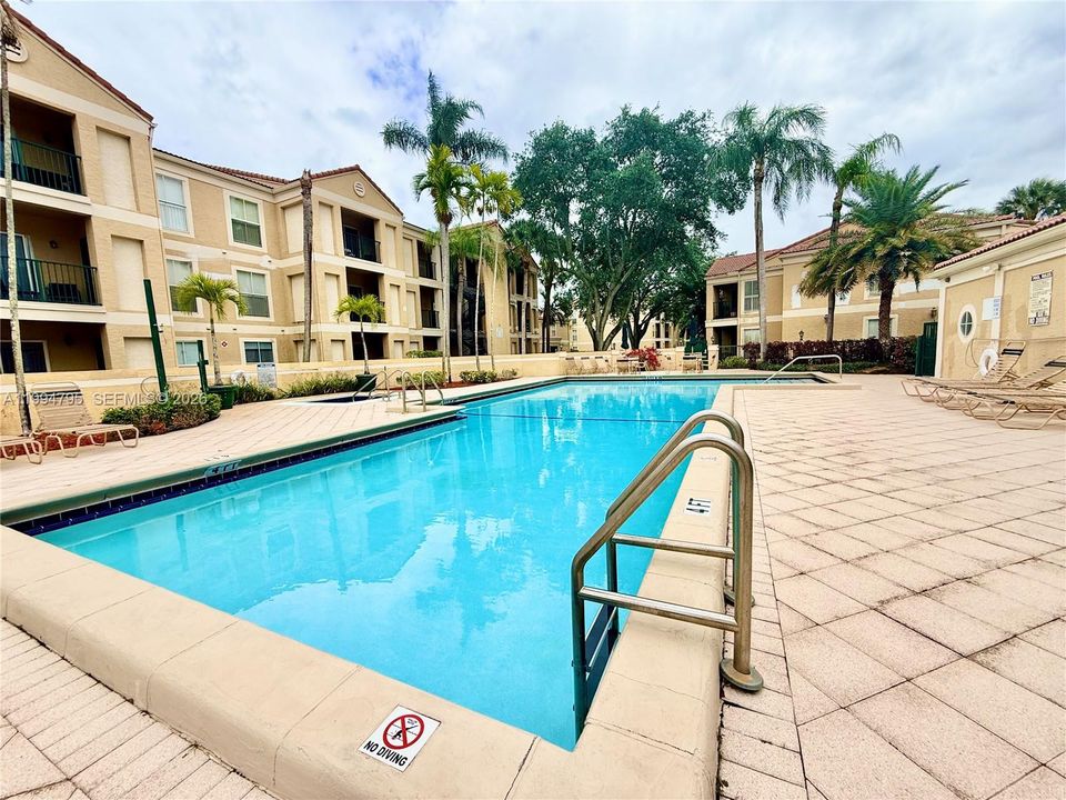 Active With Contract: $175,000 (1 beds, 1 baths, 780 Square Feet)