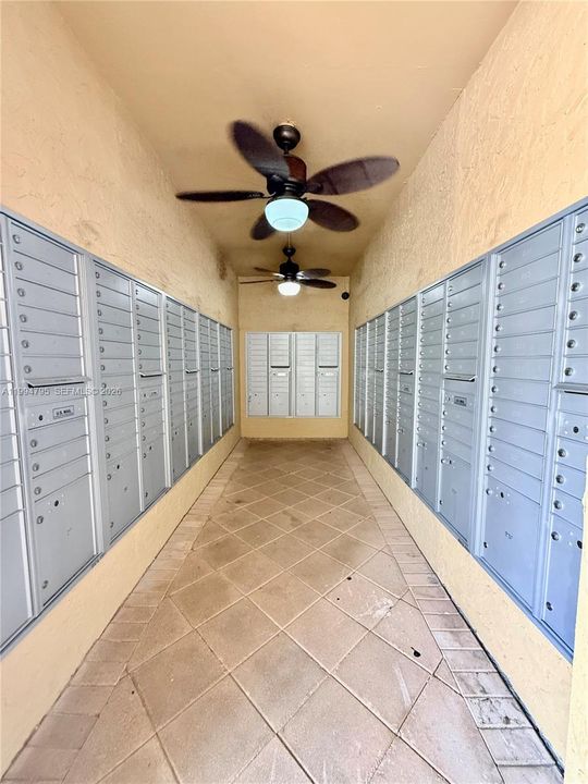 Active With Contract: $175,000 (1 beds, 1 baths, 780 Square Feet)