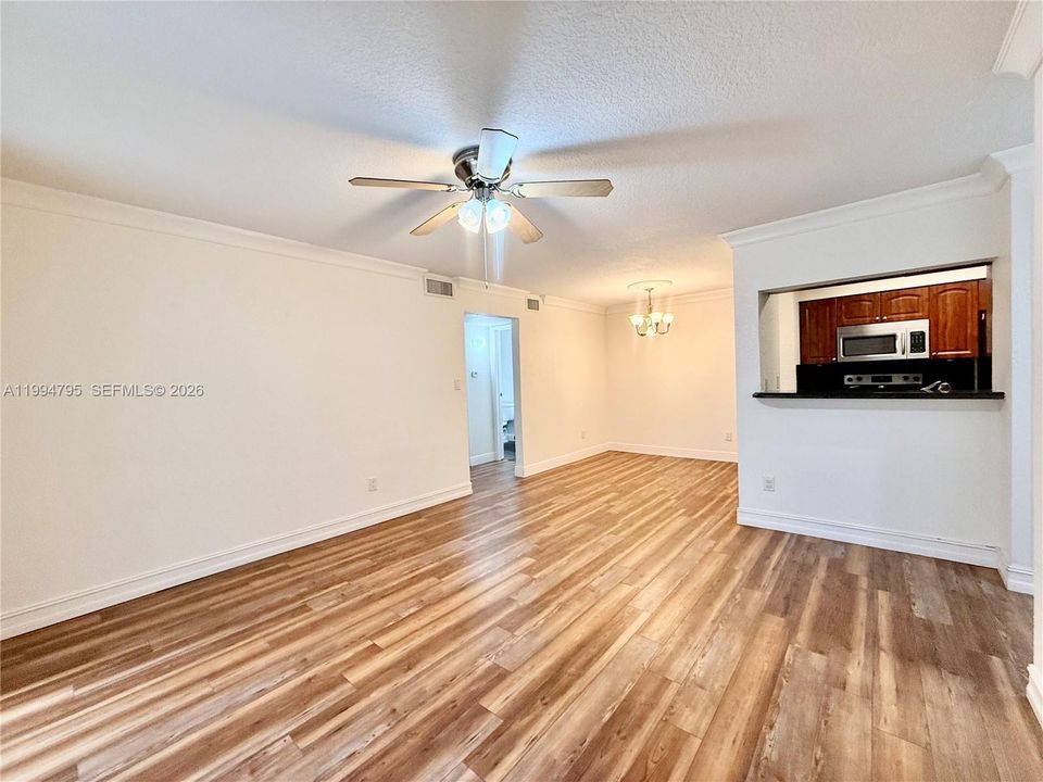 Active With Contract: $175,000 (1 beds, 1 baths, 780 Square Feet)