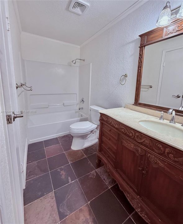 Active With Contract: $175,000 (1 beds, 1 baths, 780 Square Feet)