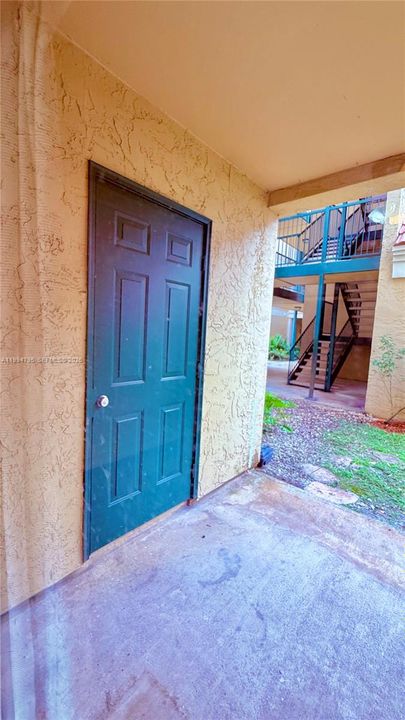 Active With Contract: $175,000 (1 beds, 1 baths, 780 Square Feet)