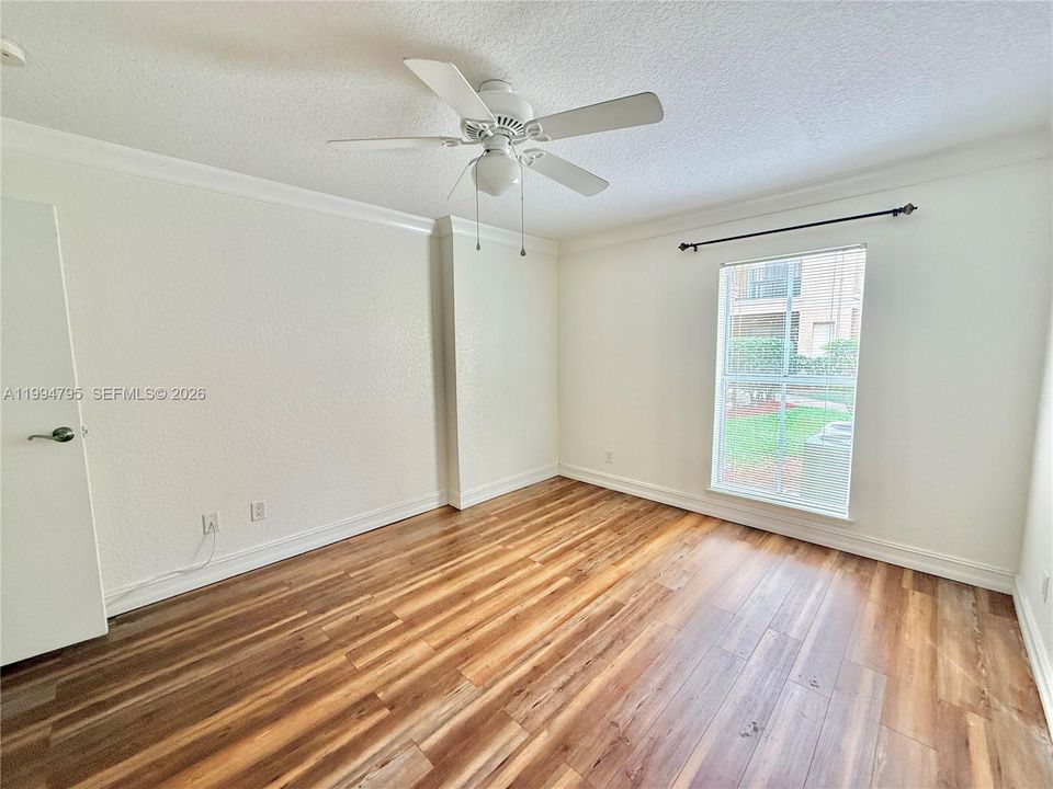 Active With Contract: $175,000 (1 beds, 1 baths, 780 Square Feet)