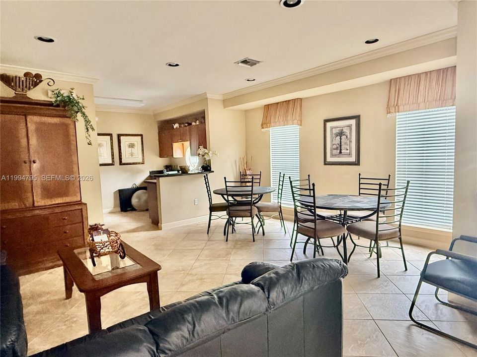 Active With Contract: $175,000 (1 beds, 1 baths, 780 Square Feet)
