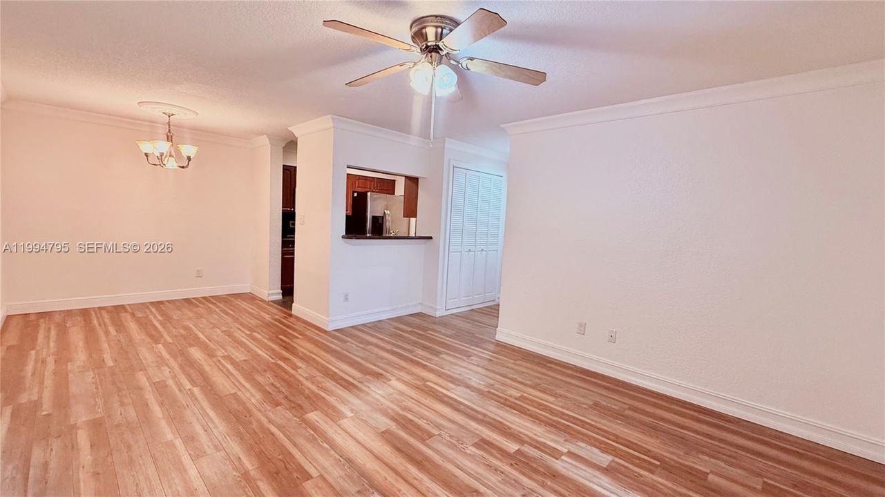 Active With Contract: $175,000 (1 beds, 1 baths, 780 Square Feet)