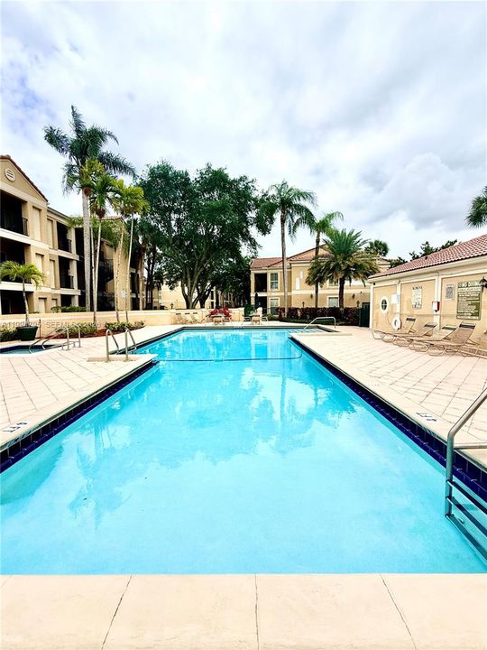 Active With Contract: $175,000 (1 beds, 1 baths, 780 Square Feet)