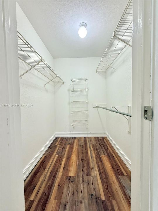 Active With Contract: $175,000 (1 beds, 1 baths, 780 Square Feet)