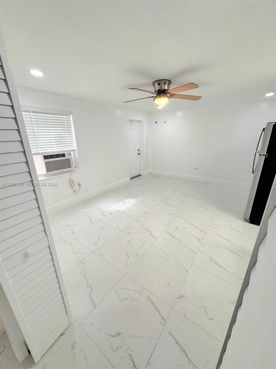 В аренду: $1,200 (1 спален, 1 ванн, 2488 Квадратных фут)