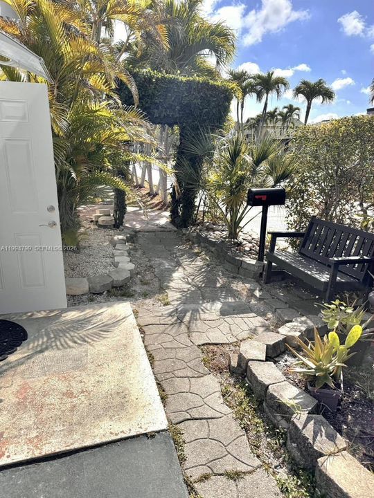 В аренду: $1,200 (1 спален, 1 ванн, 2488 Квадратных фут)