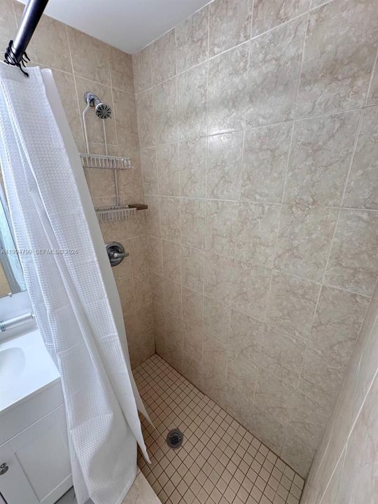 В аренду: $1,200 (1 спален, 1 ванн, 2488 Квадратных фут)