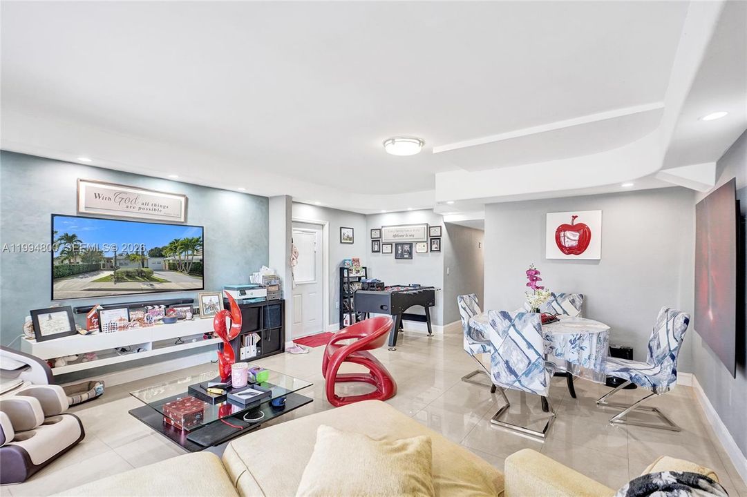 Active With Contract: $1,090,000 (4 beds, 3 baths, 1574 Square Feet)