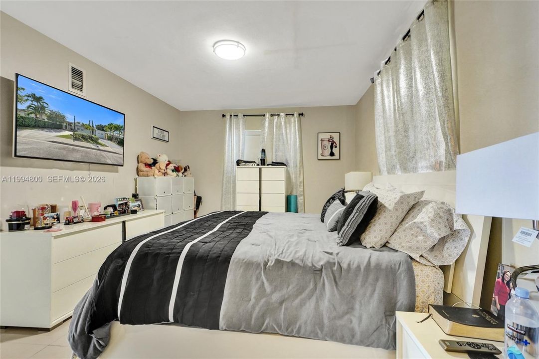 Active With Contract: $1,090,000 (4 beds, 3 baths, 1574 Square Feet)