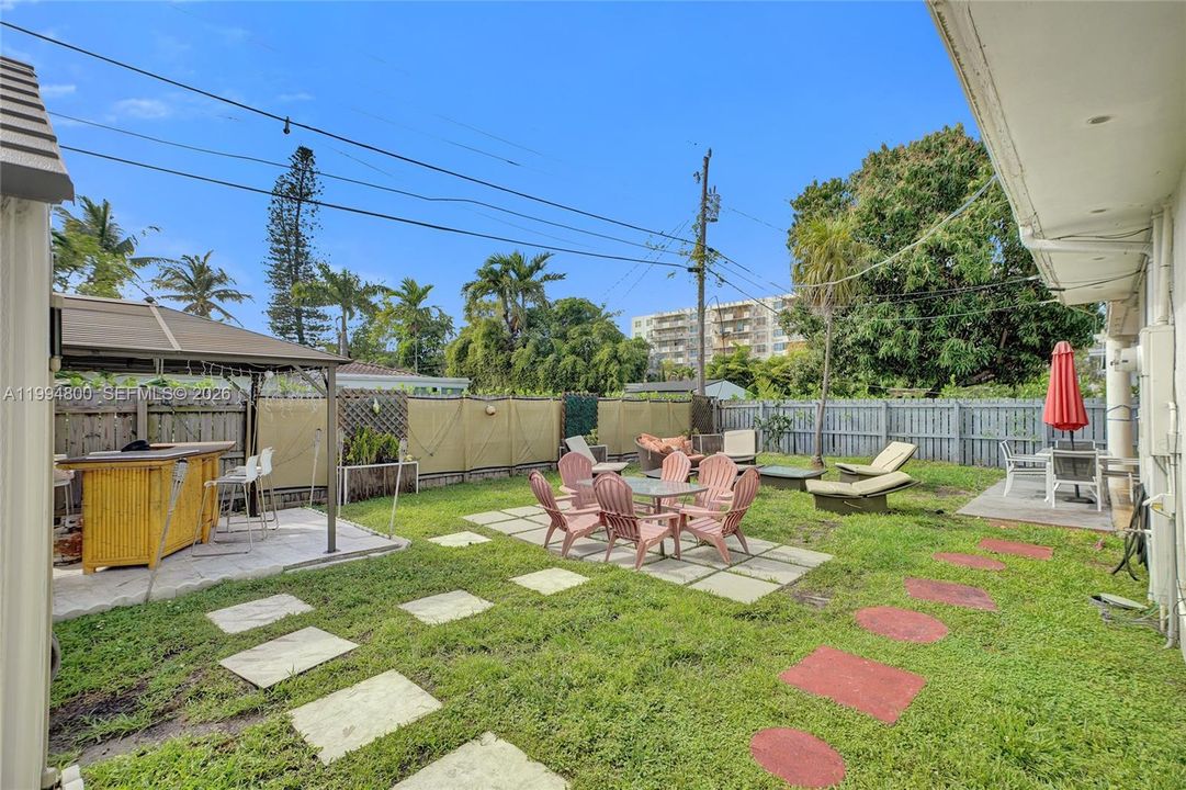 Active With Contract: $1,090,000 (4 beds, 3 baths, 1574 Square Feet)
