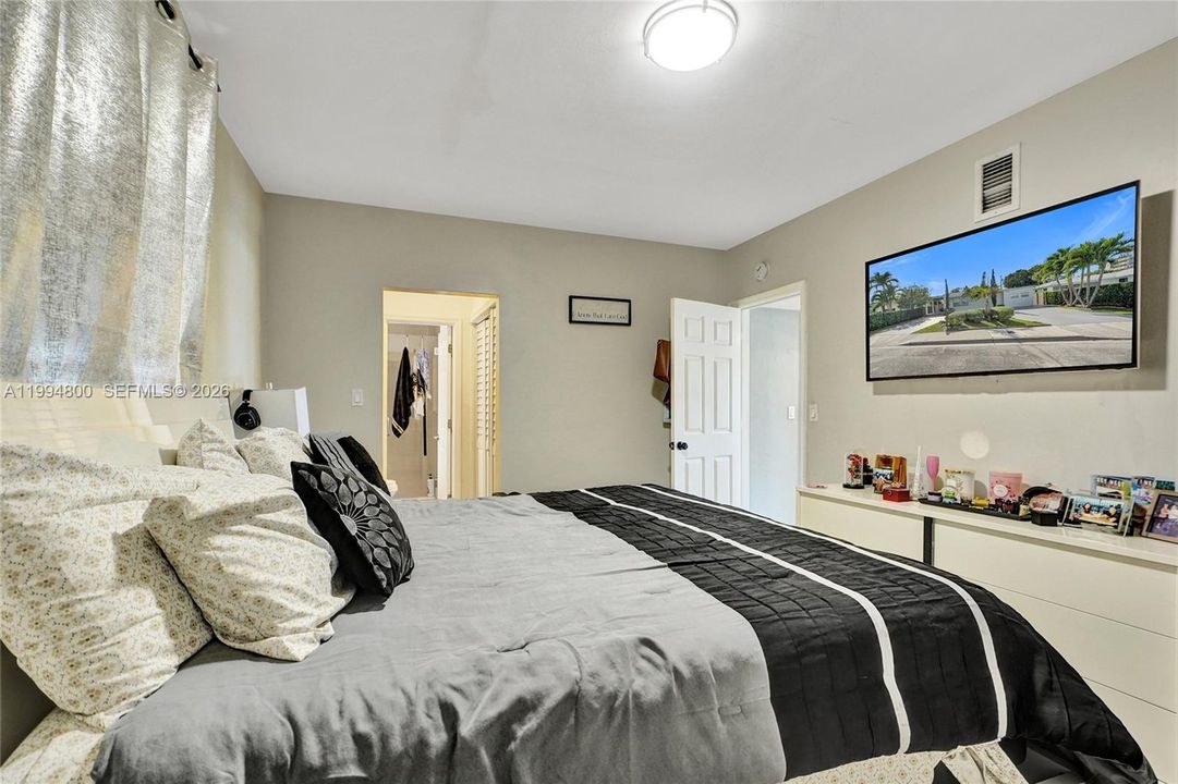 Active With Contract: $1,090,000 (4 beds, 3 baths, 1574 Square Feet)