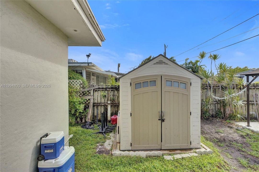 Active With Contract: $1,090,000 (4 beds, 3 baths, 1574 Square Feet)