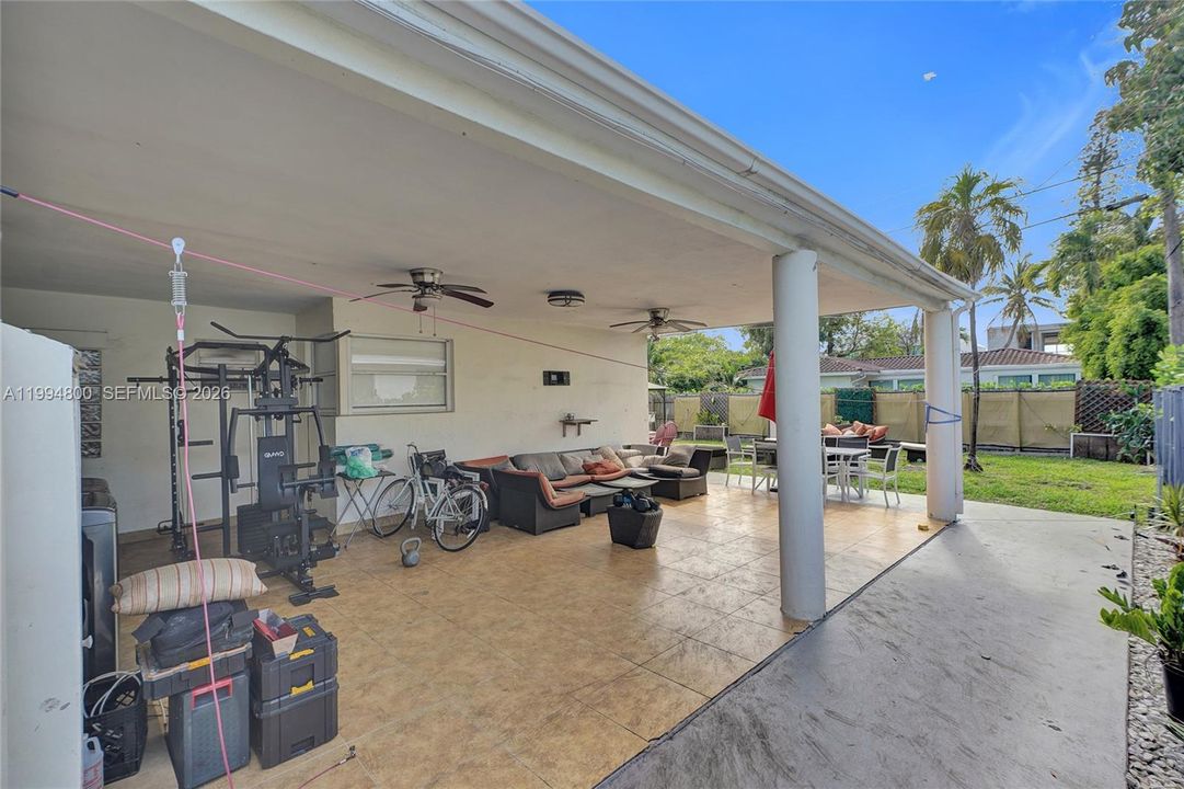Active With Contract: $1,090,000 (4 beds, 3 baths, 1574 Square Feet)