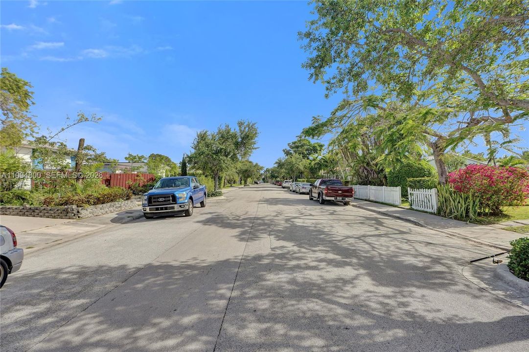 Active With Contract: $1,090,000 (4 beds, 3 baths, 1574 Square Feet)