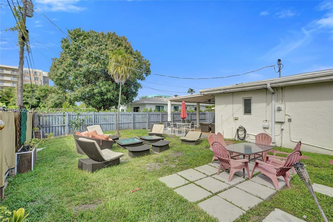 Active With Contract: $1,090,000 (4 beds, 3 baths, 1574 Square Feet)