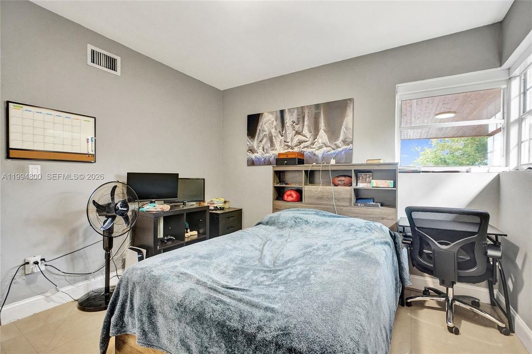 Active With Contract: $1,090,000 (4 beds, 3 baths, 1574 Square Feet)