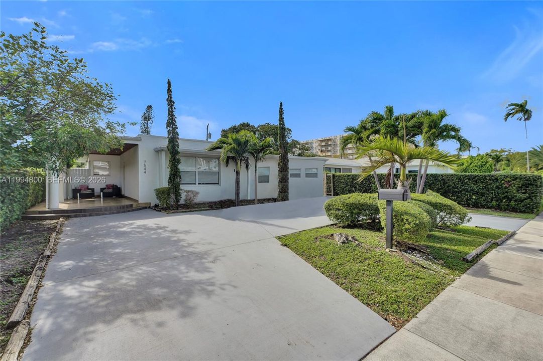 Active With Contract: $1,090,000 (4 beds, 3 baths, 1574 Square Feet)