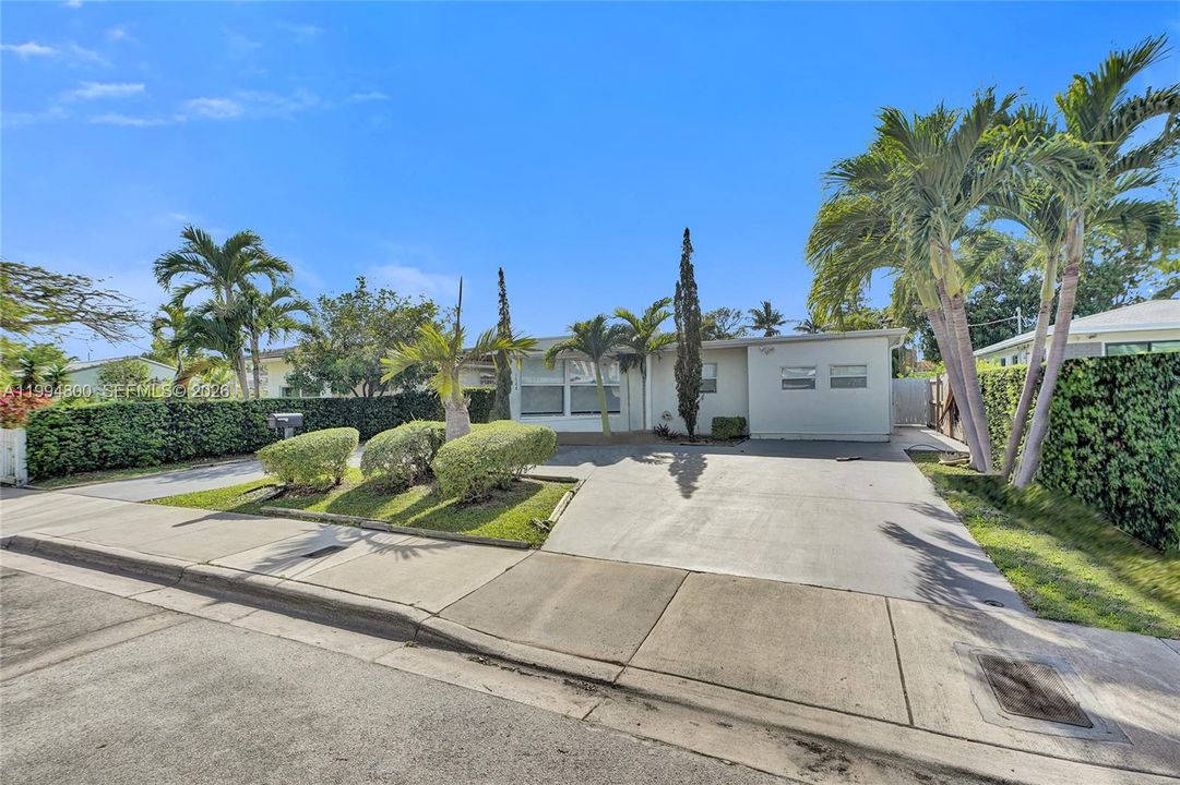 Active With Contract: $1,090,000 (4 beds, 3 baths, 1574 Square Feet)