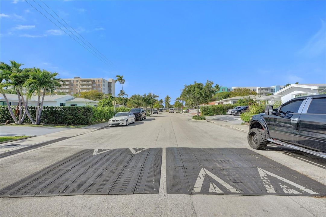 Active With Contract: $1,090,000 (4 beds, 3 baths, 1574 Square Feet)