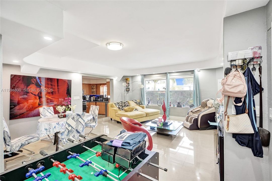 Active With Contract: $1,090,000 (4 beds, 3 baths, 1574 Square Feet)