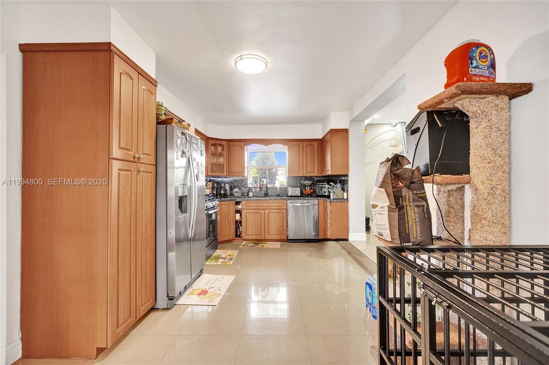 Active With Contract: $1,090,000 (4 beds, 3 baths, 1574 Square Feet)