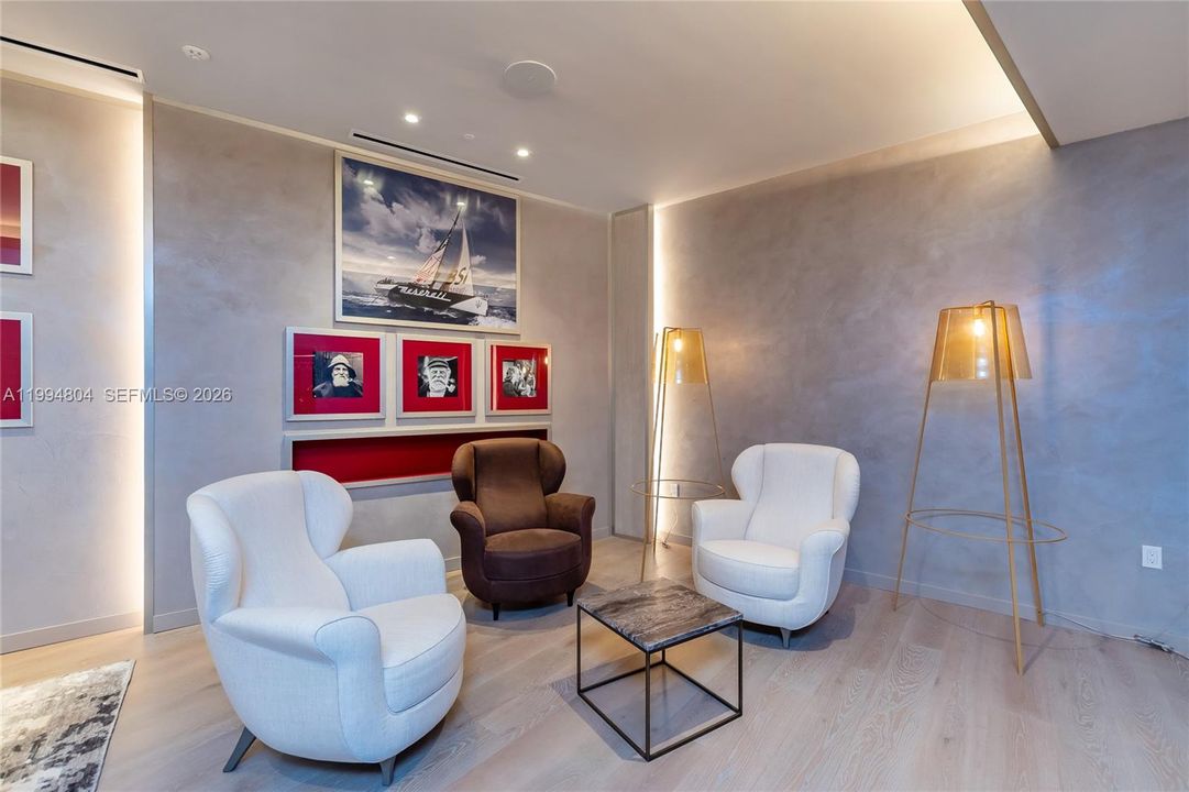 Activo con contrato: $18,000 (4 camas, 4 baños, 2592 Pies cuadrados)