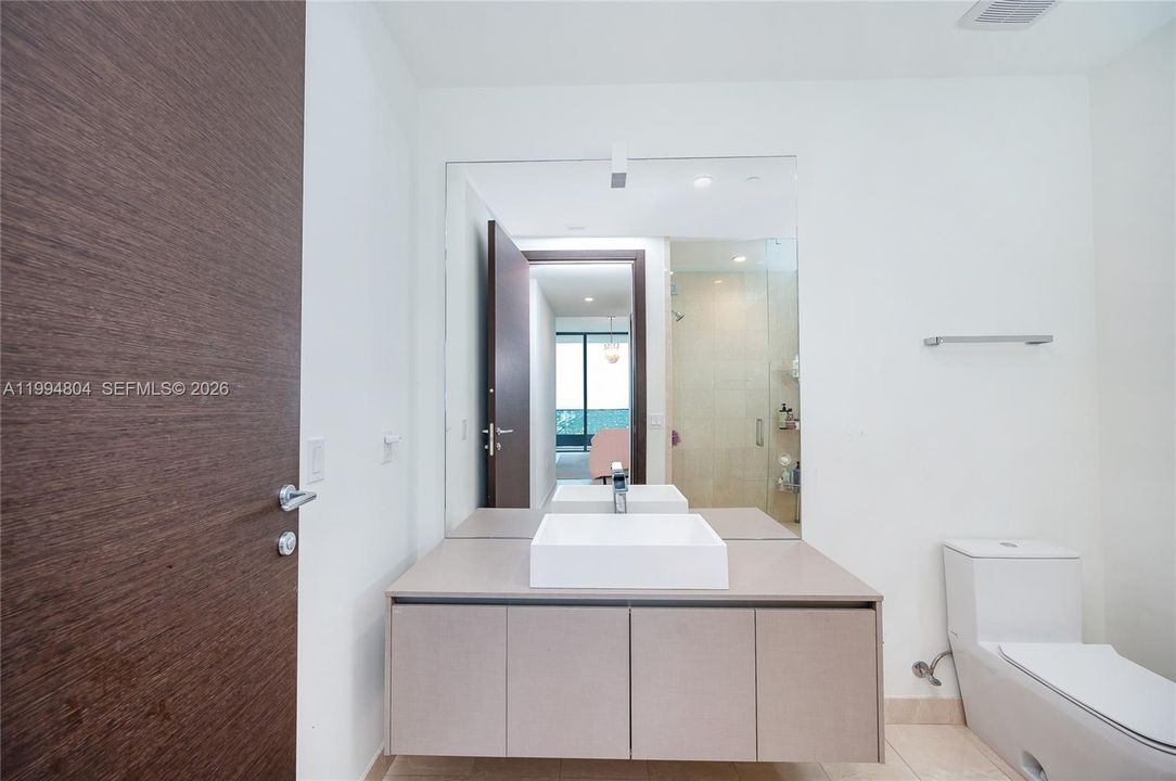 Activo con contrato: $18,000 (4 camas, 4 baños, 2592 Pies cuadrados)
