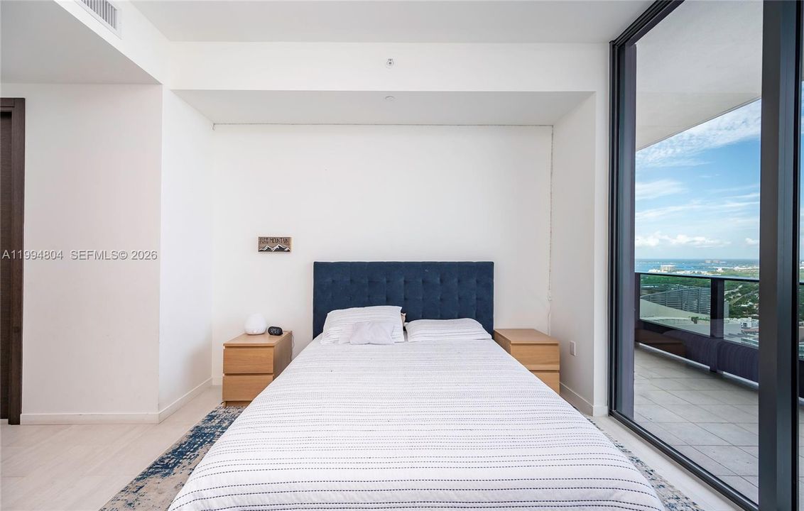 Activo con contrato: $18,000 (4 camas, 4 baños, 2592 Pies cuadrados)