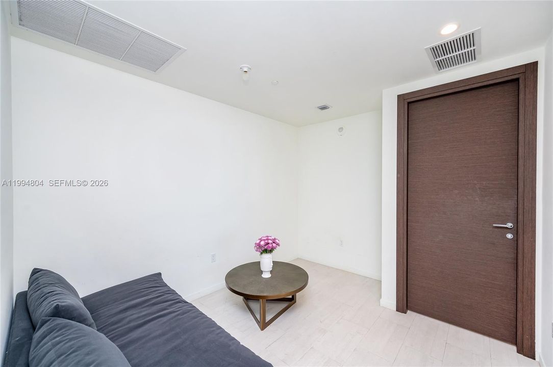 Activo con contrato: $18,000 (4 camas, 4 baños, 2592 Pies cuadrados)