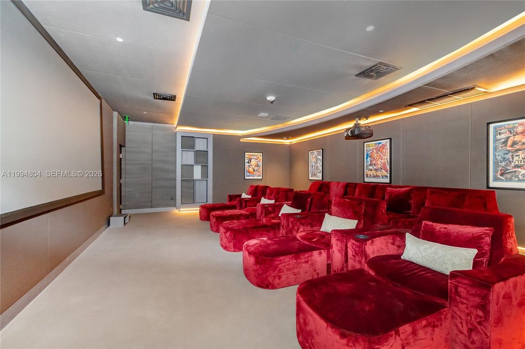 Activo con contrato: $18,000 (4 camas, 4 baños, 2592 Pies cuadrados)