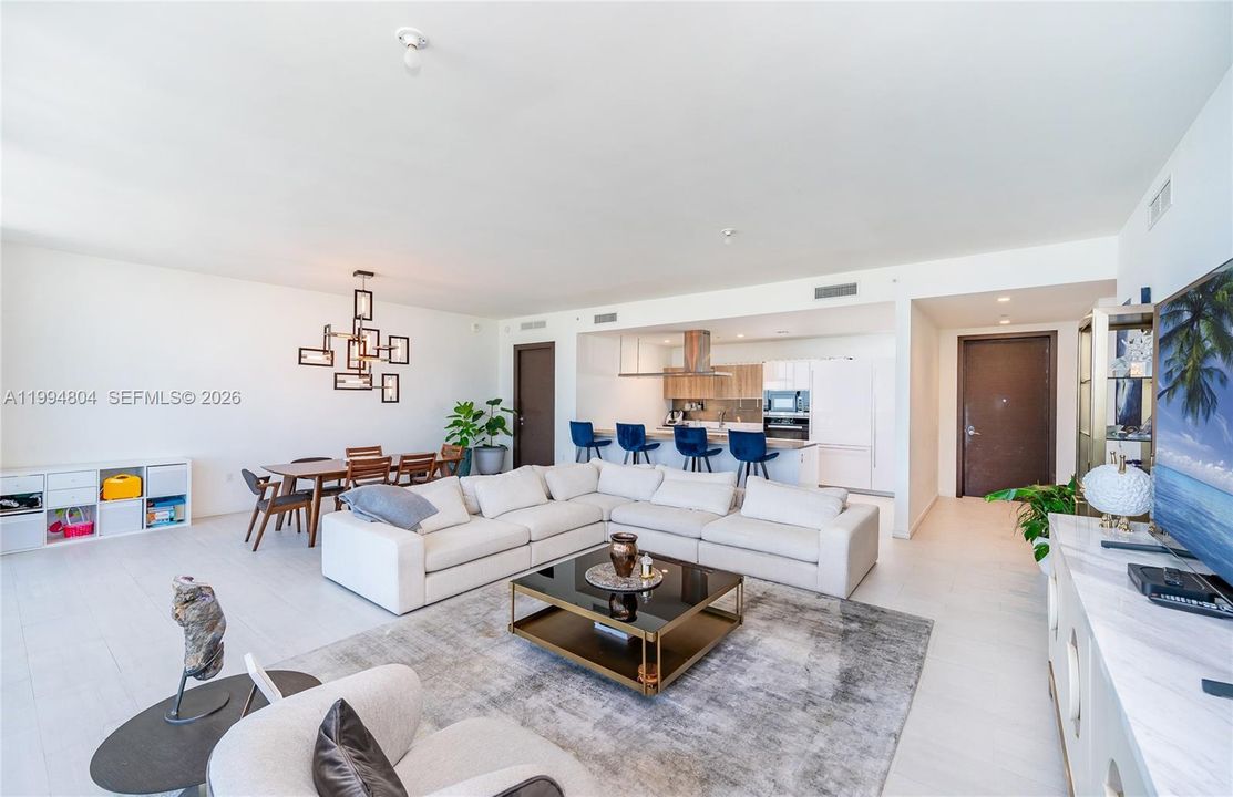 Activo con contrato: $18,000 (4 camas, 4 baños, 2592 Pies cuadrados)