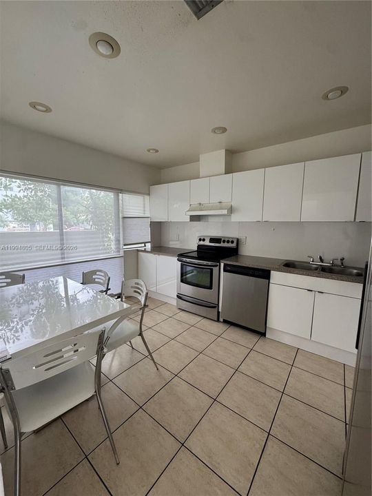 En Venta: $735,000 (3 camas, 2 baños, 1610 Pies cuadrados)