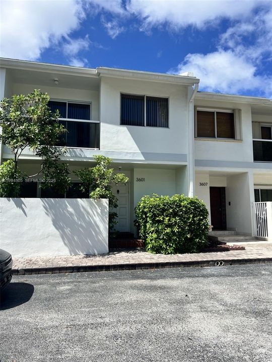 En Venta: $735,000 (3 camas, 2 baños, 1610 Pies cuadrados)