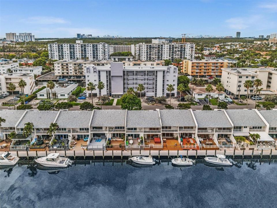 En Venta: $733,000 (3 camas, 2 baños, 1610 Pies cuadrados)
