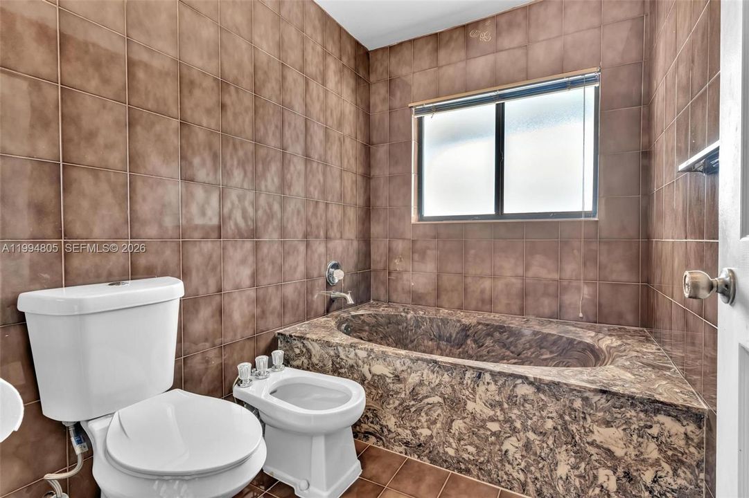 En Venta: $733,000 (3 camas, 2 baños, 1610 Pies cuadrados)