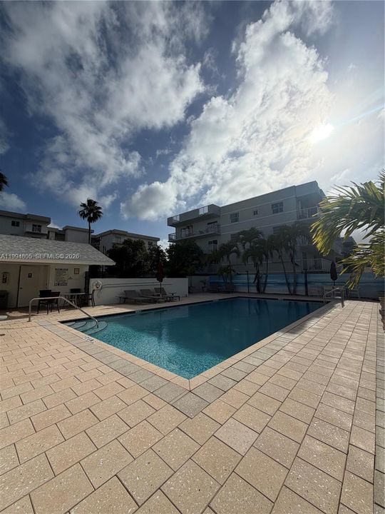 En Venta: $735,000 (3 camas, 2 baños, 1610 Pies cuadrados)