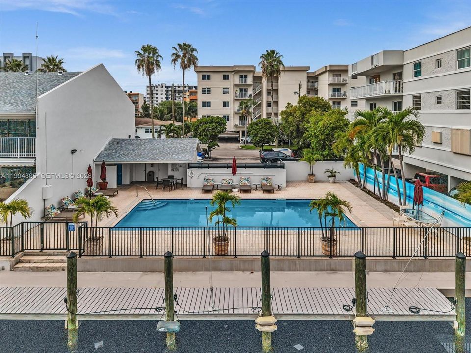 En Venta: $733,000 (3 camas, 2 baños, 1610 Pies cuadrados)