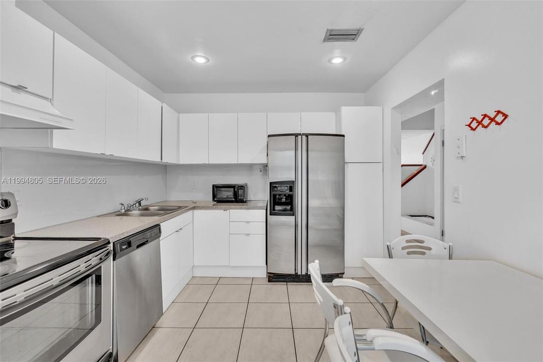 En Venta: $733,000 (3 camas, 2 baños, 1610 Pies cuadrados)