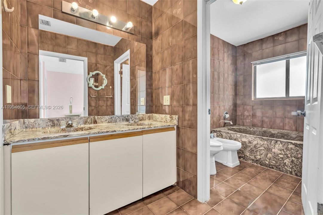 En Venta: $733,000 (3 camas, 2 baños, 1610 Pies cuadrados)