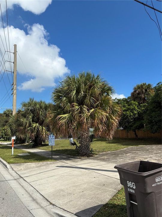 For Sale: $195,900 (0.13 acres)