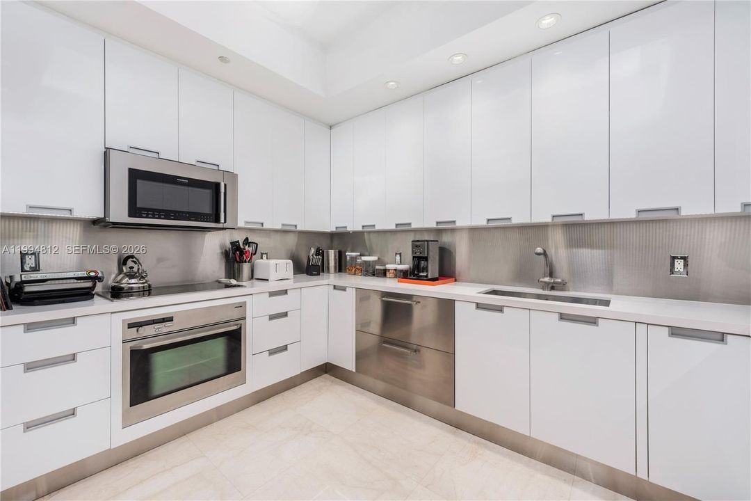 For Rent: $20,000 (3 beds, 3 baths, 2122 Square Feet)