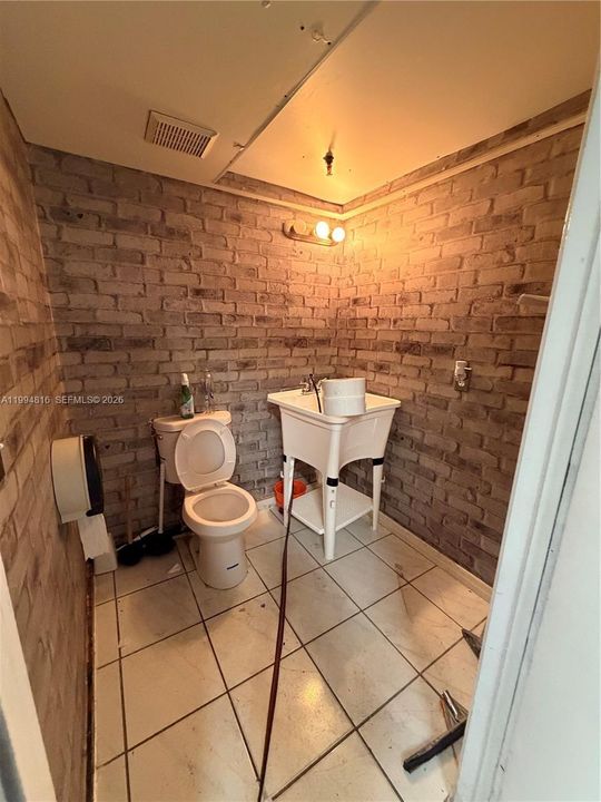 出租: $6,900 (0 贝兹, 0 浴室, 0 平方英尺)