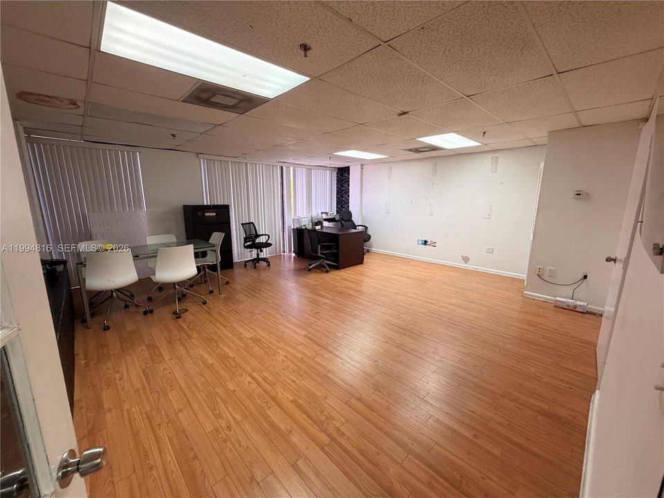 出租: $6,900 (0 贝兹, 0 浴室, 0 平方英尺)