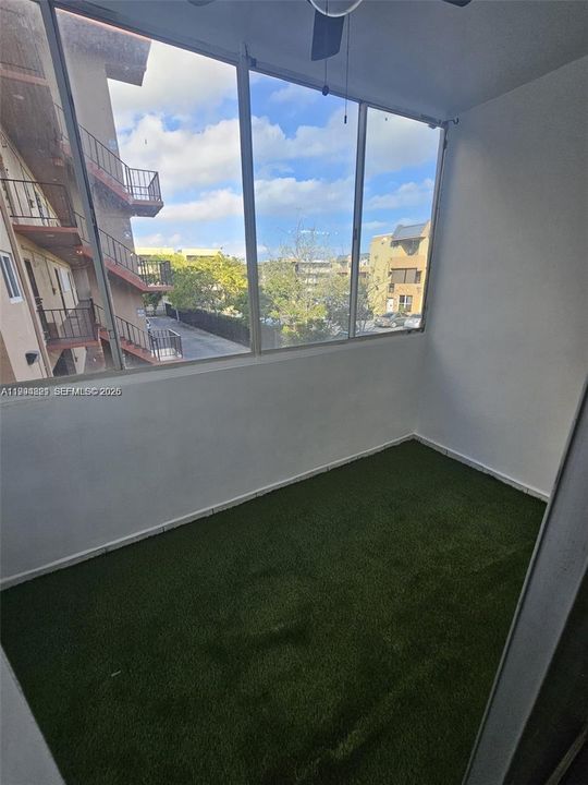 En Venta: $230,000 (2 camas, 2 baños, 890 Pies cuadrados)
