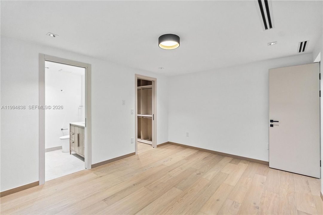 Недавно продано: $3,795,000 (4 спален, 4 ванн, 3168 Квадратных фут)