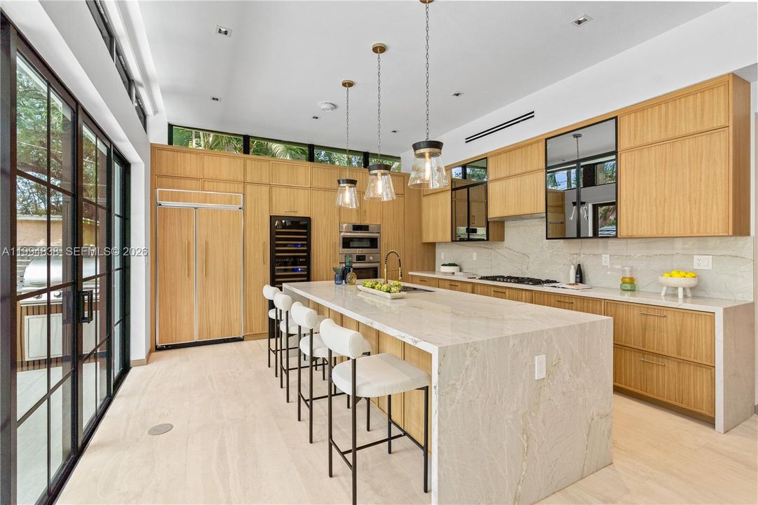 Недавно продано: $3,795,000 (4 спален, 4 ванн, 3168 Квадратных фут)
