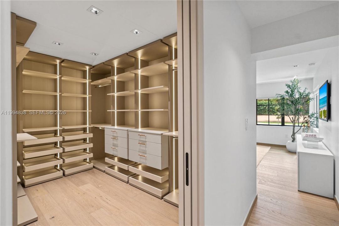 Недавно продано: $3,795,000 (4 спален, 4 ванн, 3168 Квадратных фут)