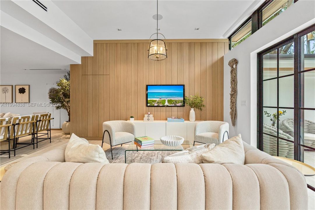Недавно продано: $3,795,000 (4 спален, 4 ванн, 3168 Квадратных фут)